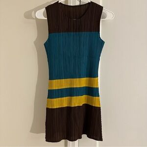 Lightweight pleated tunic